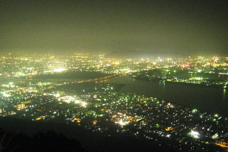 屋島の山の上から見た高松の夜景
